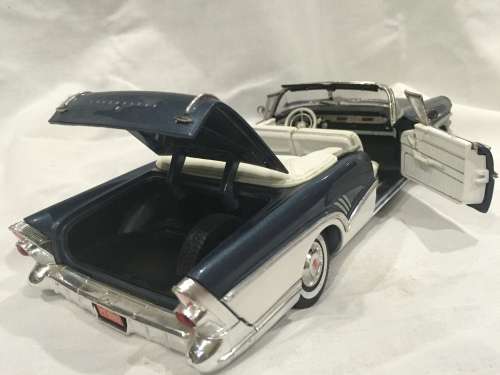 1957 Buick Roadmaster 1:18 Scale